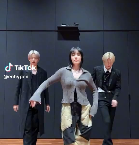 230613 TikTok: Heeseung and Ni-ki with Monika - Sacrifice (Eat Me Up) Dance Challenge