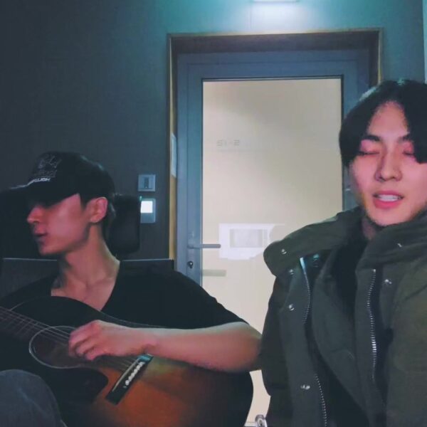 230201 [Weverse Live: Jay & Jungwon] 😃