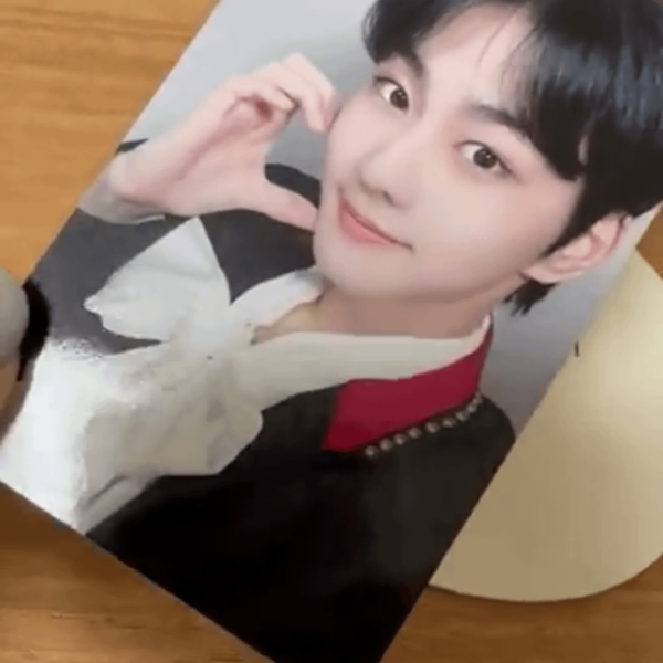 Is this broadcast photocard authentic?