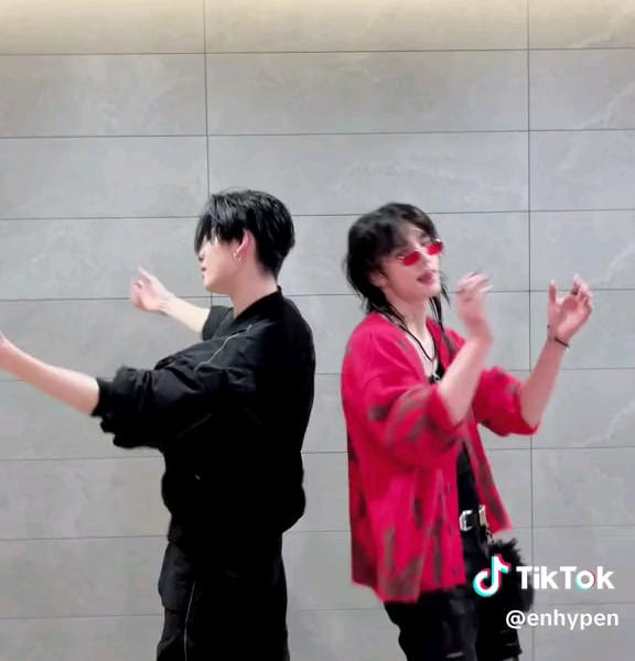 240802 Tiktok: Ni-ki with Stay Kids Hyunjin