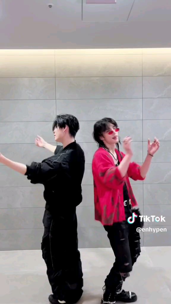 240802 Tiktok: Ni-ki with Stay Kids Hyunjin