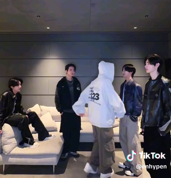 240928 Tiktok: Ni-Ki, Jake, Heeseung, Jungwon, Sunghoon